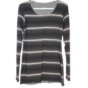 Lululemon Black/Striped Reversible Long Sleeve Size 6/8
